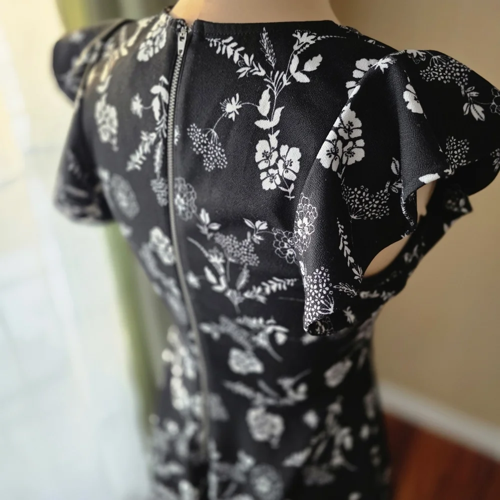 Xhilaration Black & White Floral Flutter Sleeve Dress (Medium) - Picture 7 of 9